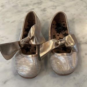 Good girls dress shoes- great condition size 12